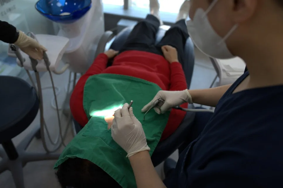 길동역 치과 스케일링, 아프게 느껴지는 이유와 잇몸 관리 관련 사진 2