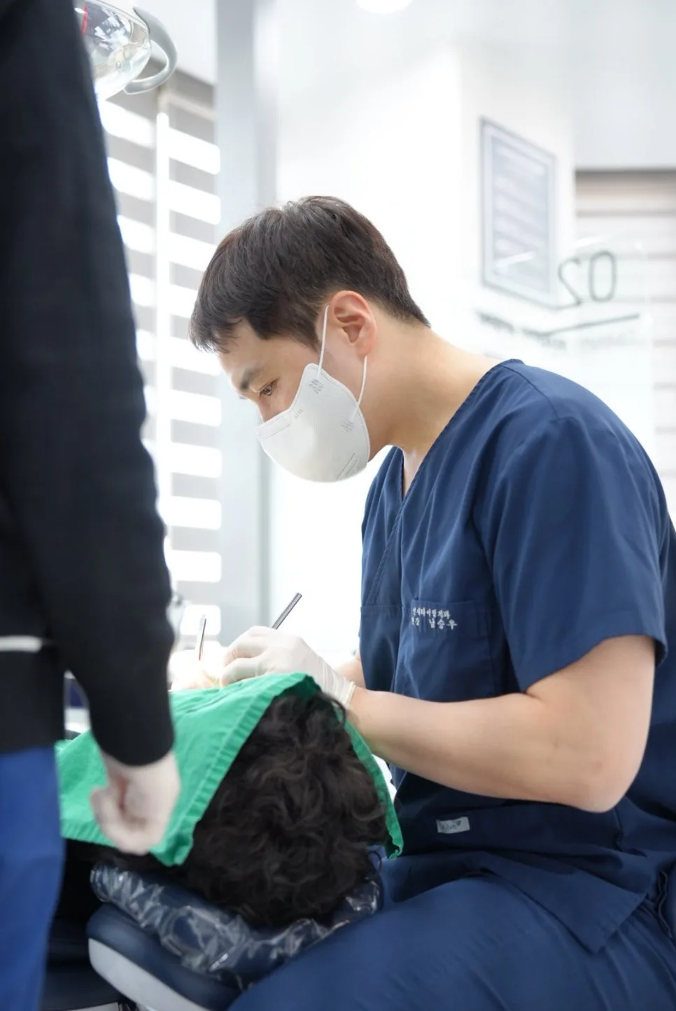 길동역 치과 치실 사용 시점과 올바른 사용 방법 안내 관련 사진 2