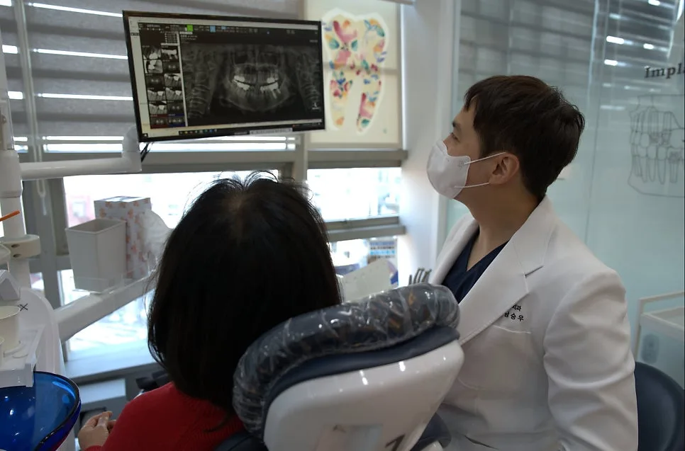 강동구 치과 만 65세 이상 건강보험 임플란트 적용 기준 안내 관련 사진 2